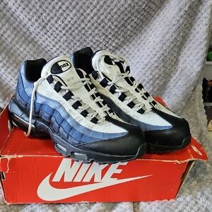 Nike Men's Black and Gray Sneakers